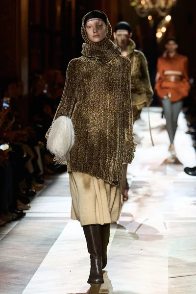 Look 17